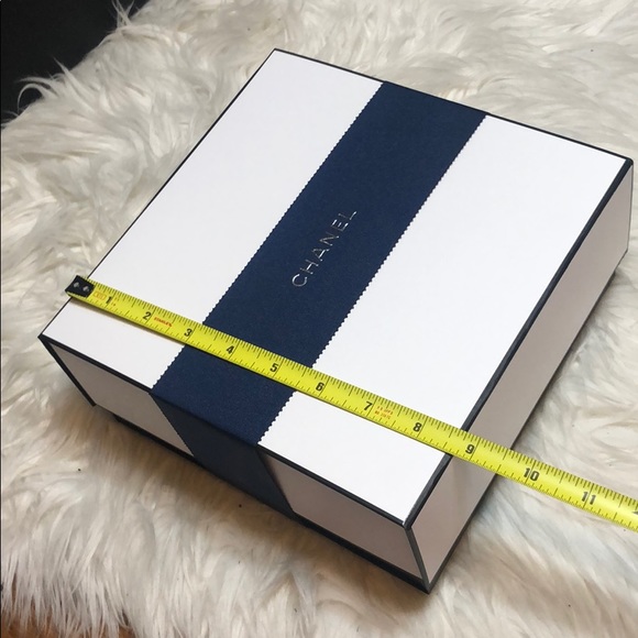 100% Auth CHANEL GIFT BOX w/ RIBBON - Picture 13 of 14